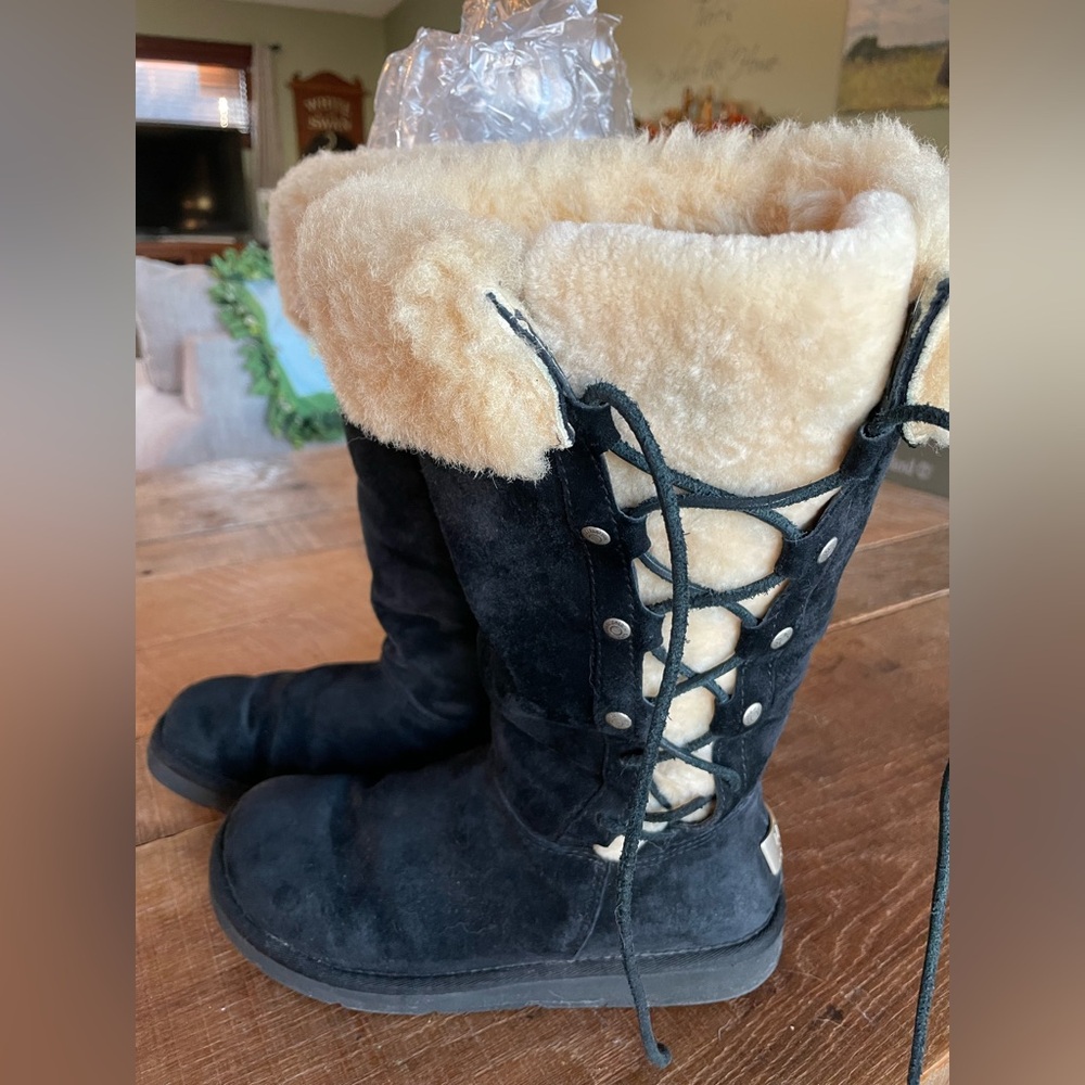 Vintage Classic Upside Tall Black Lace Up Uggs 8